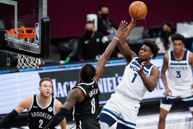 前NBA球员认为湖人队与独行侠有相似之处，里夫斯被看作新任顶梁柱